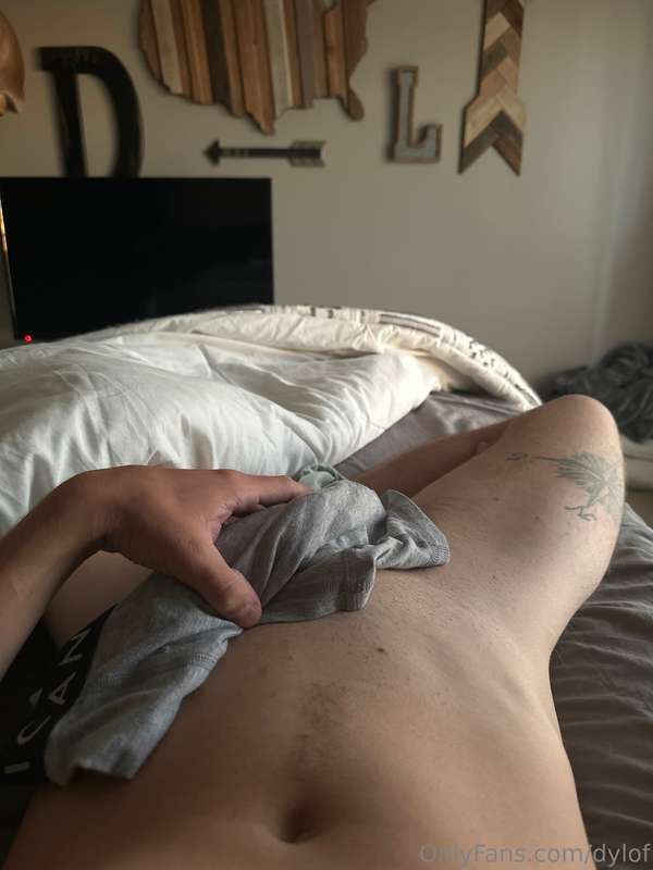 Who wants to jerk with me rn??? Live ?