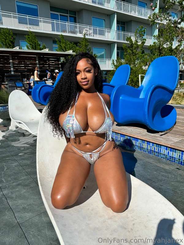 Ill make you hot while the weather is cold 😉🥵