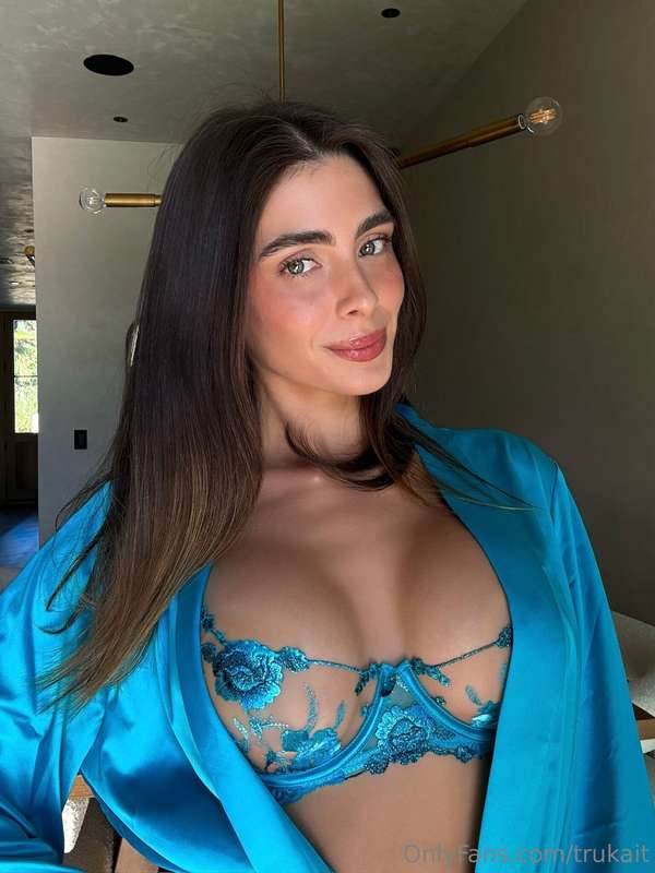 Should I keep teasing you like this? 👀