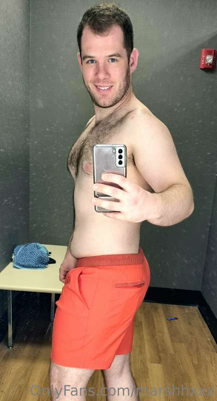 Dressing rooms always make me horny 🍆💦