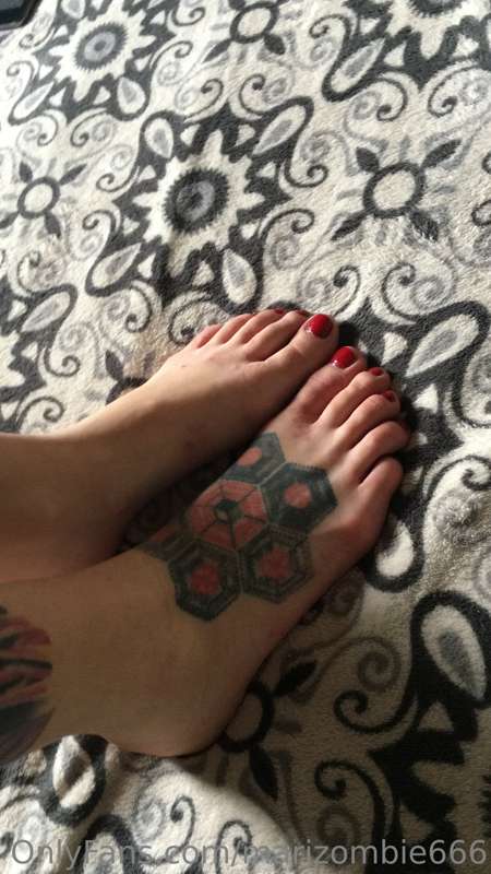 do you like red nails? 🥰