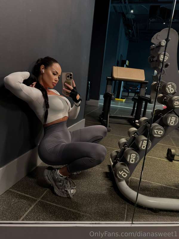 POV: U came for the workout, but stayed for the mirror selfi..