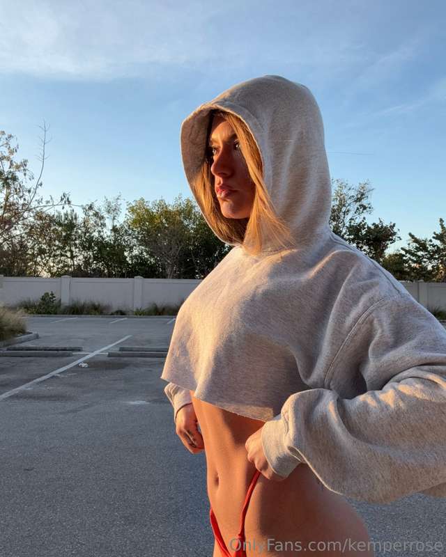 The sun is hitting, do you agree? 🥰