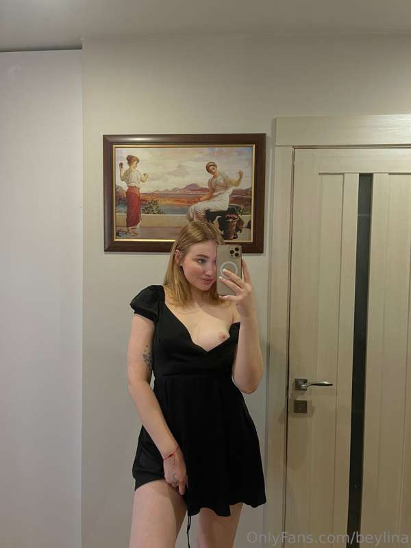 Do you like the dress, or is it better without it? 😏