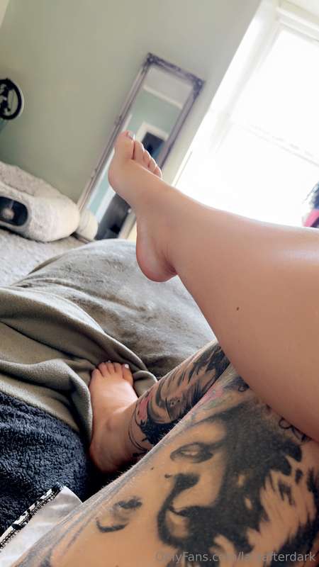 Would somebody come rub my feet? 🙏