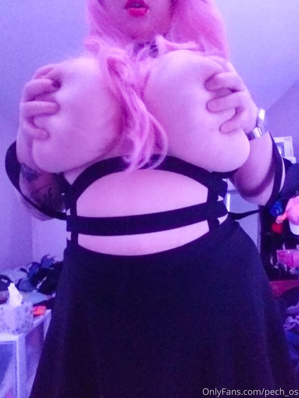 So, I just love this fucking skirt! 🥰 Also, bare with me wit..