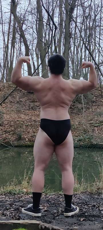 SUPERSAIYANFLEX NATURAL MUSCLE STATUE FLEXES AT THE CANAL, H..