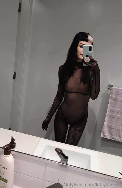 Got a mesh bodysuit 🥵