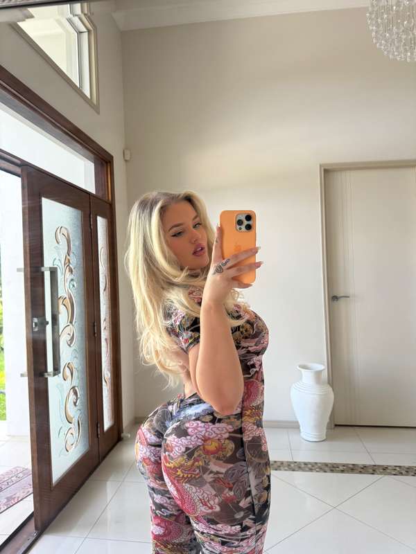 Happiness comes when we feel sexy 😍