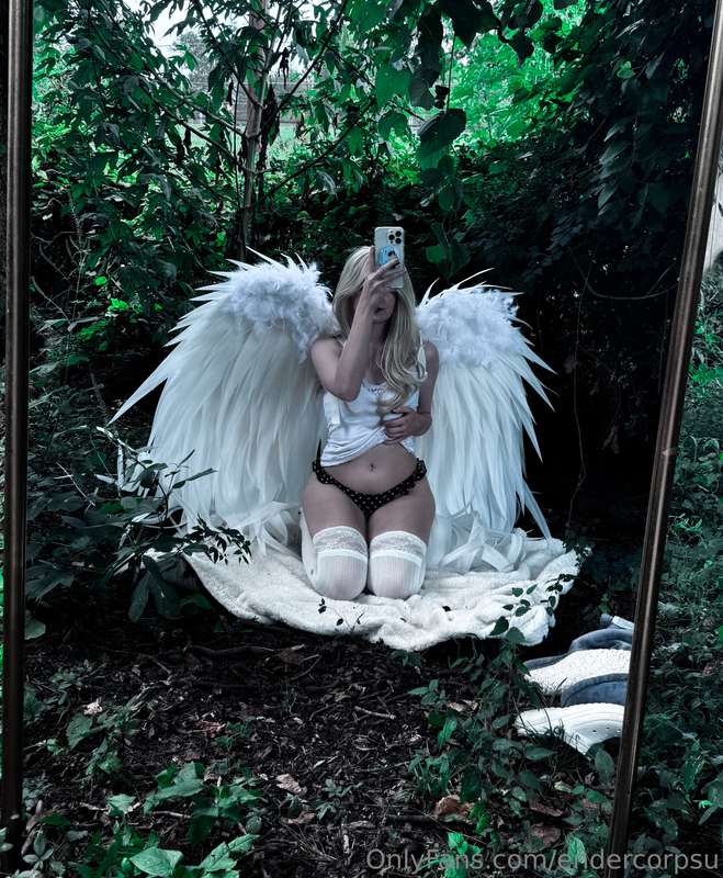 Spread my wings.. or legs? 🤔 