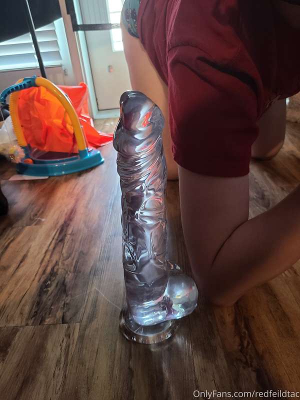 I wasn't expecting a fucking monster with a curved tip, but ..