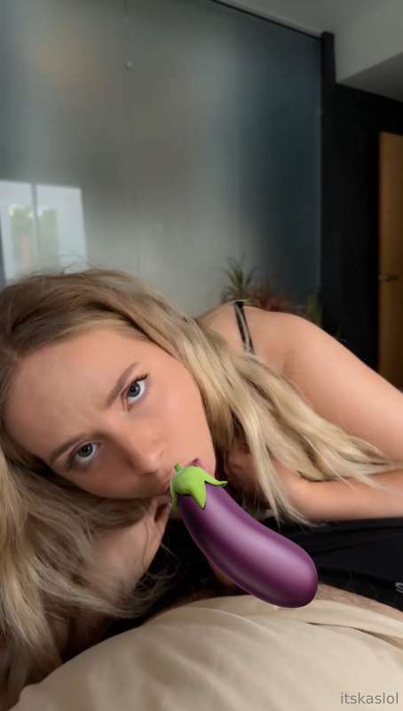 ***BOY/GIRL*** **i love having my mouth full of cock 😋**