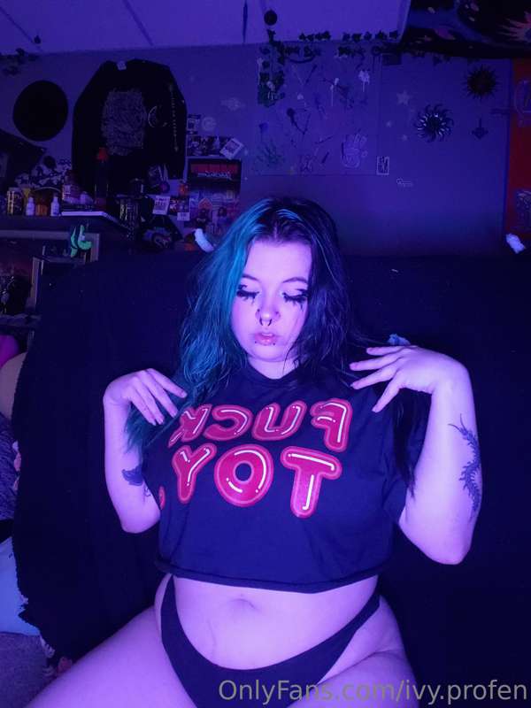 Unlock to see my pussy close up 🥵