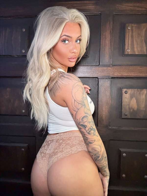 🥵horny and lonely babe😜 had to play with my tight wet pussy!..