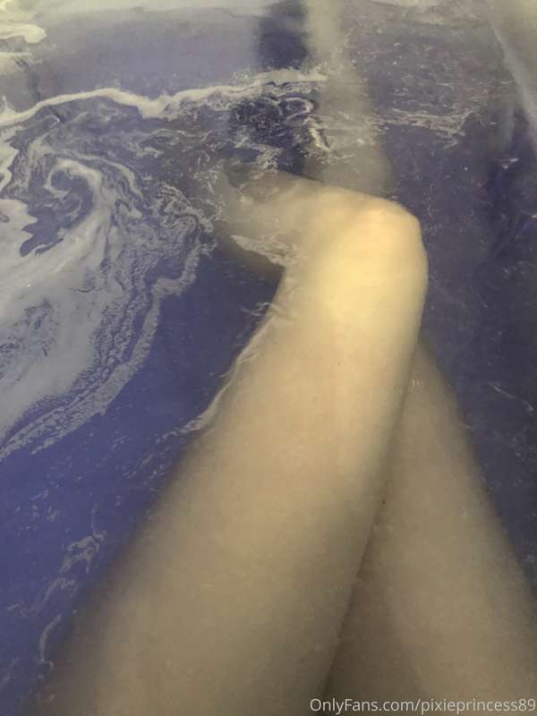 Clean tub + bath bomb = happy girl