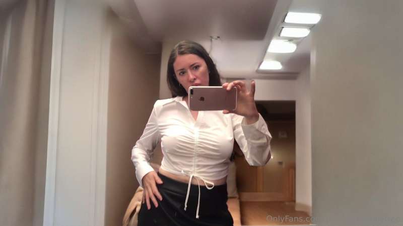 Cute white and white outfit ^•^