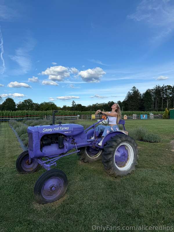 Could you imagine me on a tractor?🤭