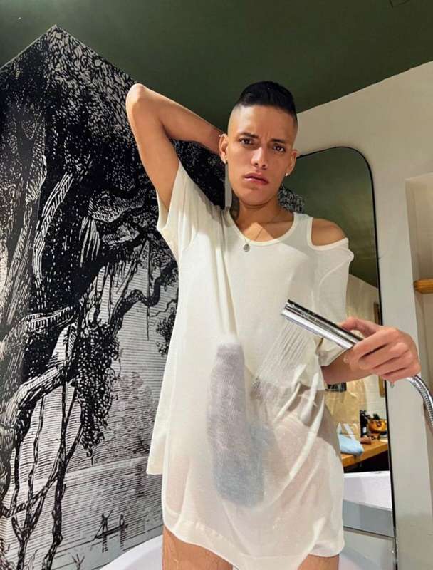 😍 Just look at this Twink with Monster cock 🍆😱 He is friend ..