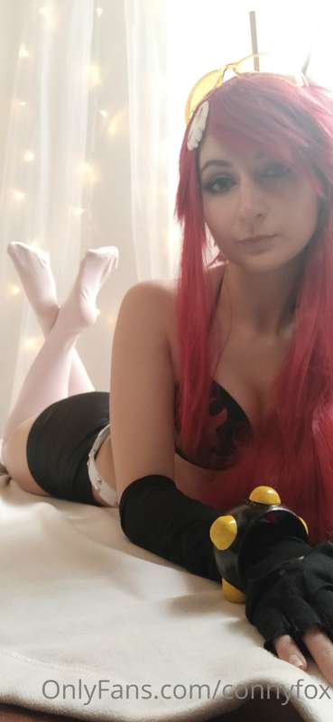 Need more Yoko? Unlock for 14 selfies!