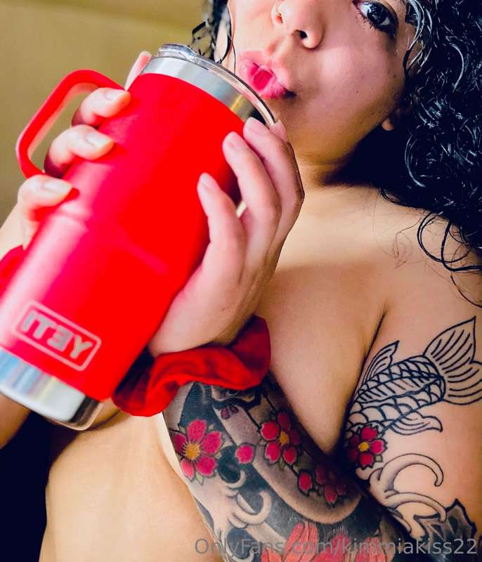 Good Morning 😘 ♥️ 
Fresh out the shower.. cum get my dirty D..