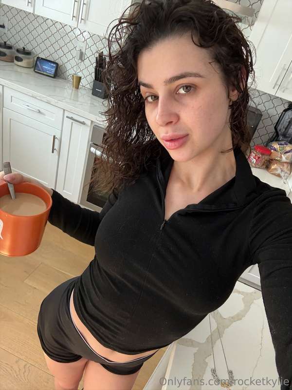 Can i give you some cream for your morning coffee?😉💦