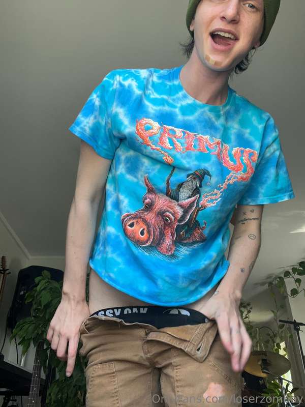 primus sucks :333333 eeee anywaayyyyy happy FTM friday