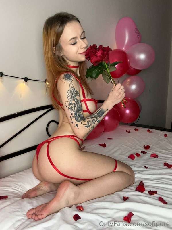 Love me like you love a rose... gently, but deep 😉❤️