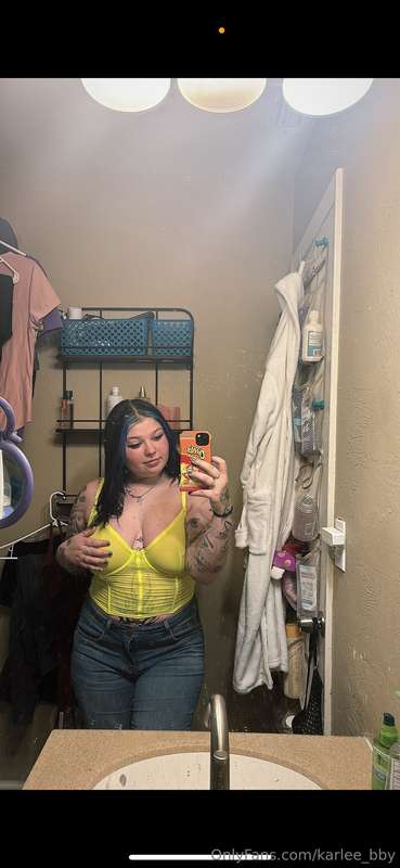You like me in yellow? 😈💛 