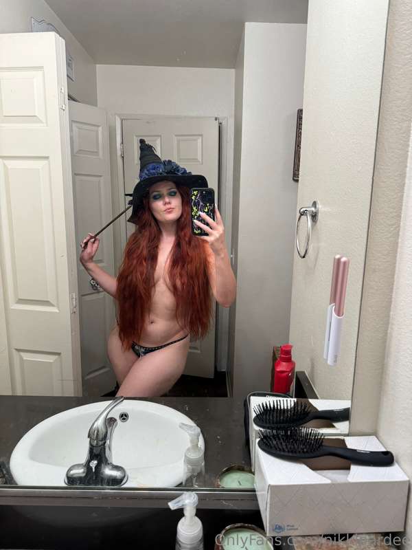 Spooky tittie Tuesday? Is it spooky season yet?? Did a fun l..