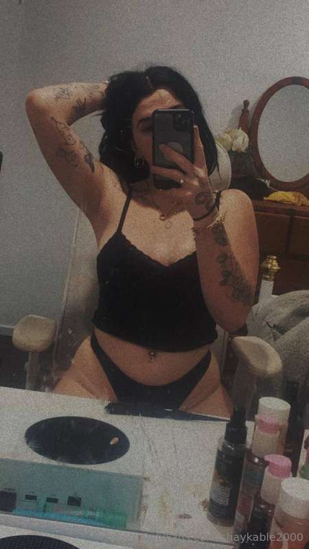 i'm a shy girl with naughty thoughts🤭xx
