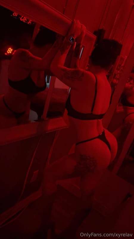 Red room , pense tu que je suis une bonne fille ou une vilai..