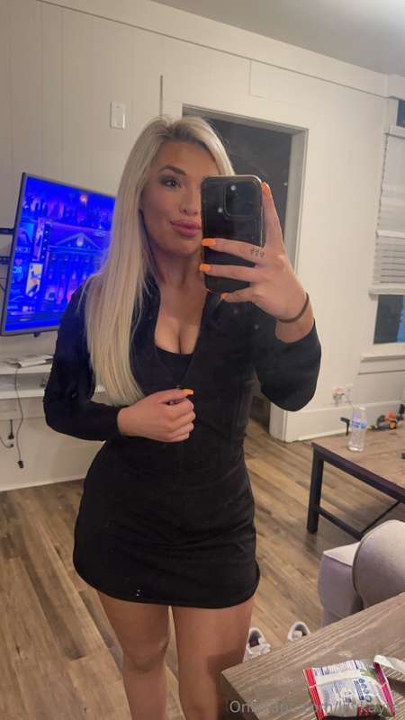 It gets hotter in the messages🔥 😘💋