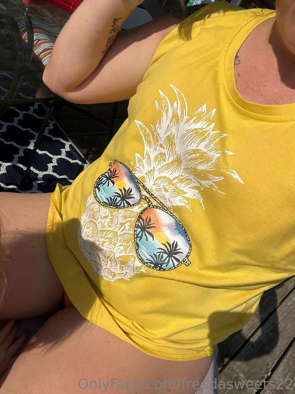 Pool side season is my fave ✌️ 🏊‍♀️ ☀️ 

Don’t forget to che..