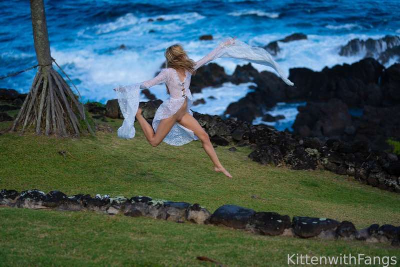 kittenwithfangs image #1