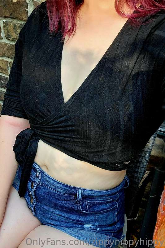Thinking of going out tonight for drinks, how do I look? 😚