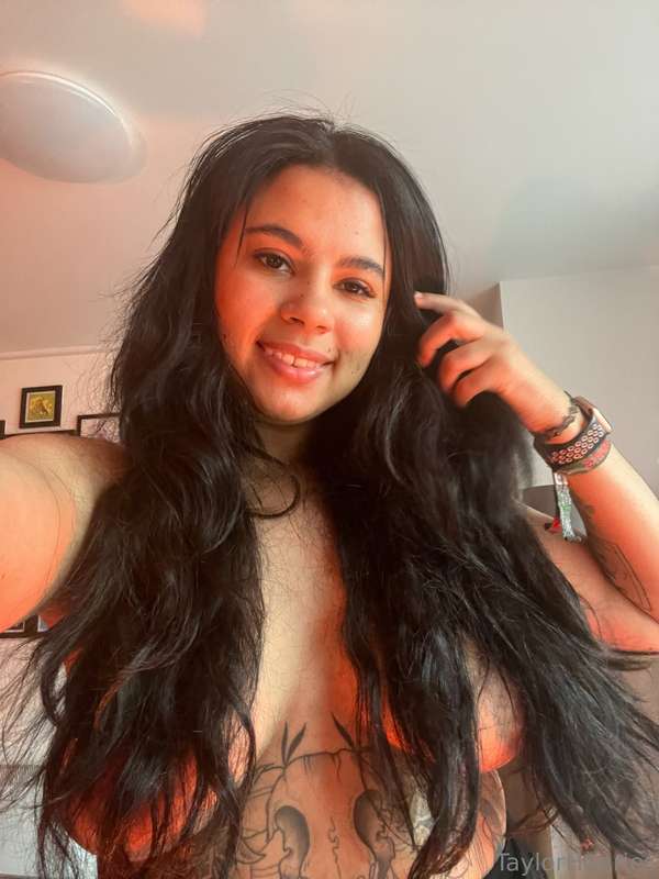 click @moretaylorhenries and let me make your dick rise 😉