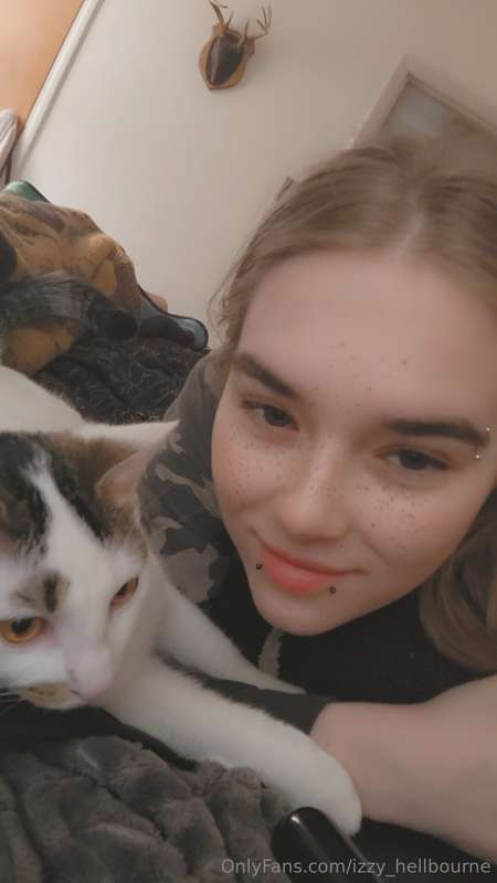 izzy_hellbourne image #3