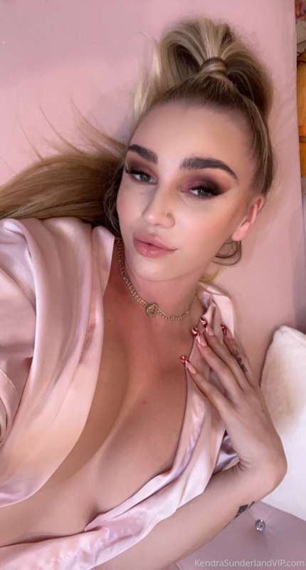 Photo 20 of Kendra Sunderland on Tocromo