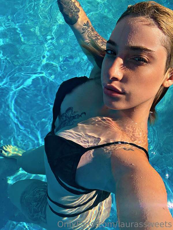 Would you like to join me here? Message me daddyyy.. 🤭🌊#Swee..