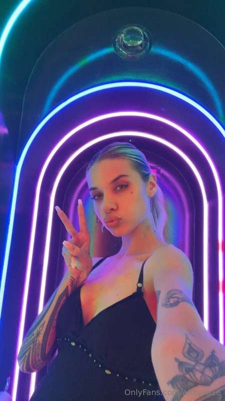I got dragged to a rave this weekend✌🏻 Wasn’t planning on it..