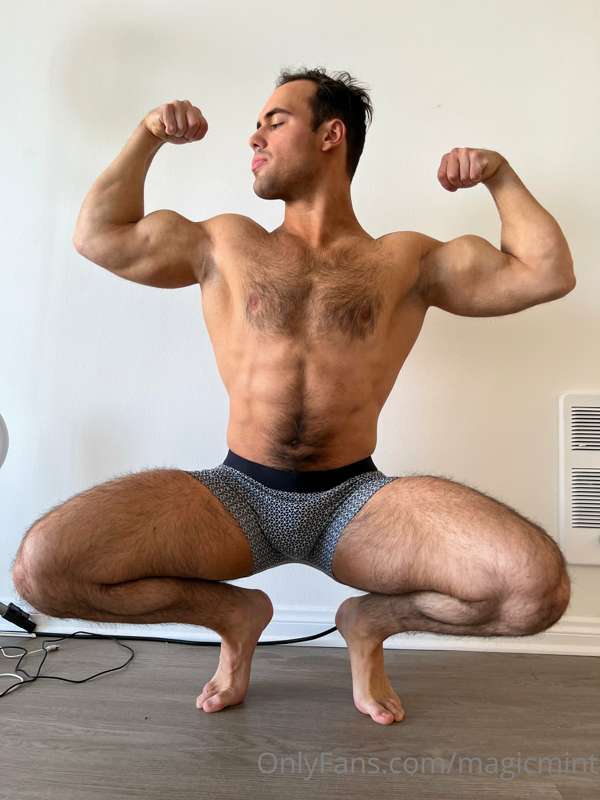 💪🏾💪🏾 Hope everyone’s day is great! Make sure to check your D..