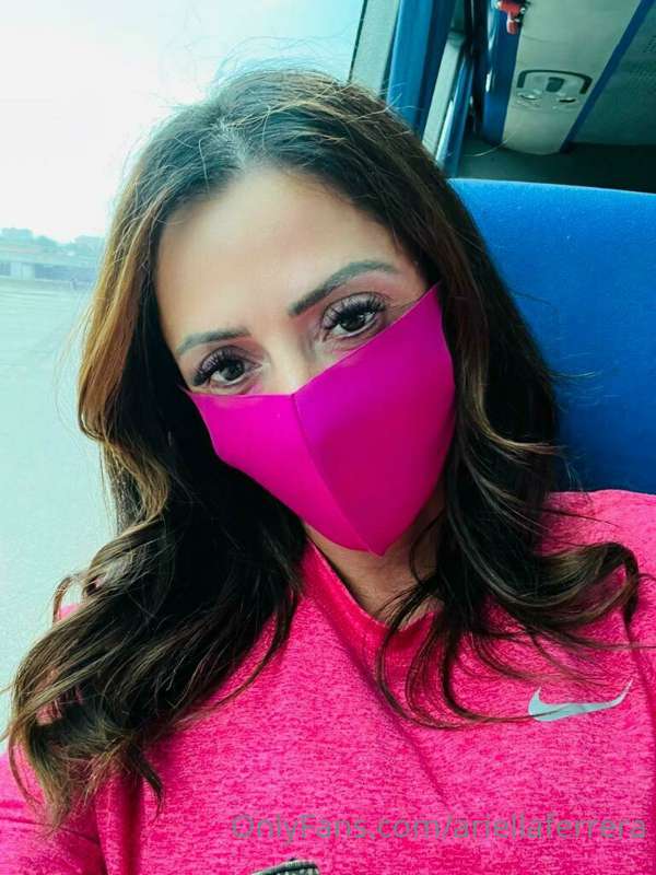 Foto 113 de Ariella Ferrera en Tocromo
