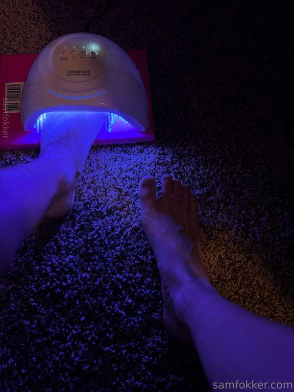 Guess what color I’m doing 💅