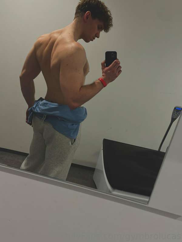 Back day. Damn i need a good massage? Can anyone help? 🥵