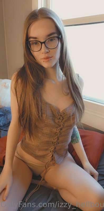 👈💜Vest With A Hint Of Fingers💜👉
Naughty set with a Vest and ..