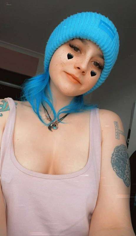 (24h) 👑 ALICE BEAN 👑 22 year old British cumslut! @cute_bean..