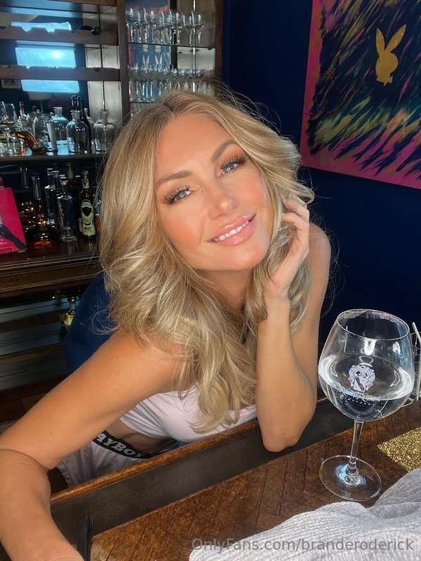 can I serve you? 🍷💕