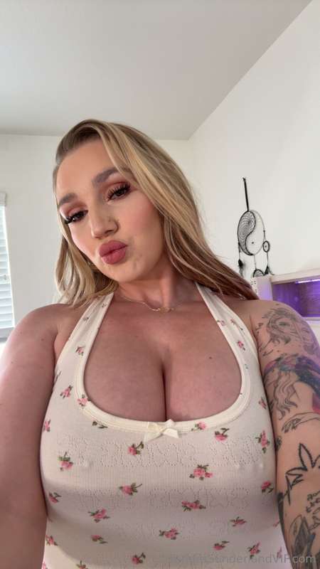 Photo 583 of Kendra Sunderland on Tocromo