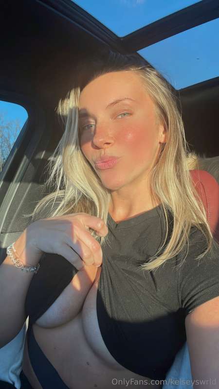 kelseyswrld photo