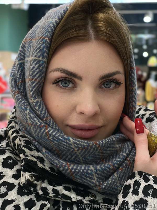 My favorite accessory in the winter. Simple, warm and cozy🤗